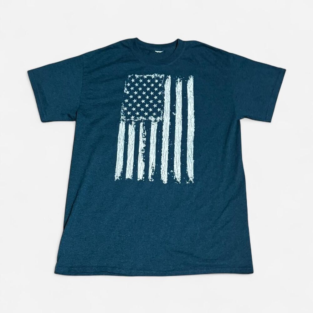 We love veterans American blue green T shirt width 19in & length 25in